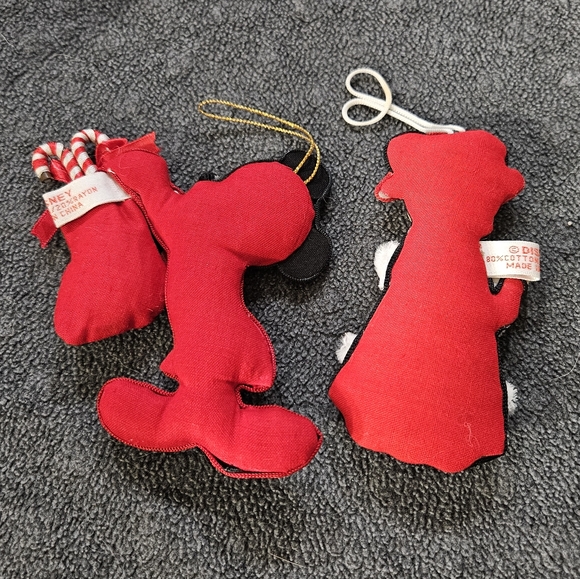 It's A Disney Christmas Featuing Mickey, Minne, Zoe, And Jesse - Picture 3 of 11